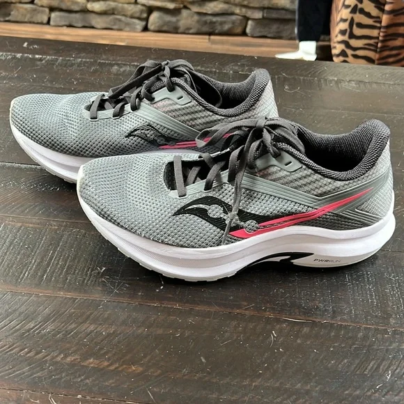 WOMEN'S SAUCONY AXON 2 Running Shoe - Picture 2 of 5